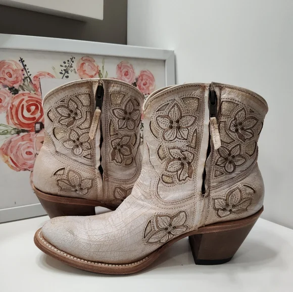 🤩EUC Shyanne Floral Embroidered Zip Side Western Cowgirl Ankle Booties, Cream - Picture 12 of 16